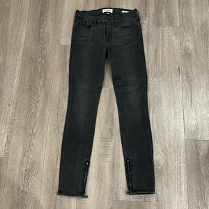 Frame Le Skinny de Jeanne dark grey denim skinny jeans size 28 w/ zipper detail
